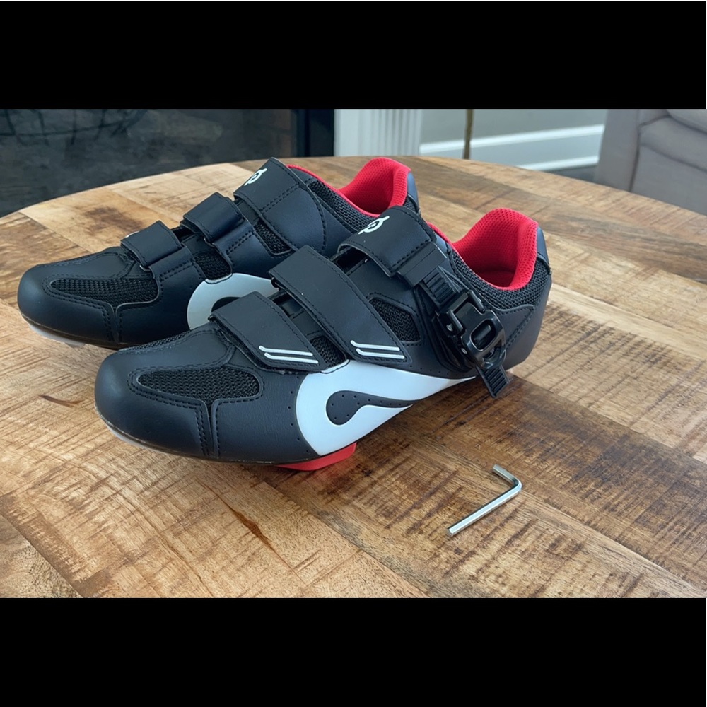 Peloton size 42 cycling shoes with cleats and box